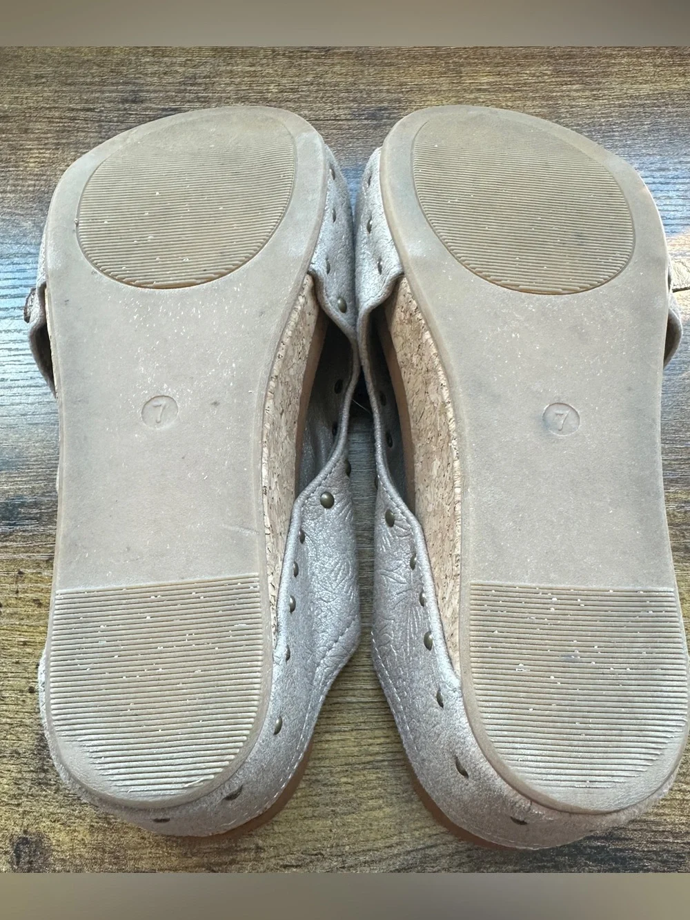 Very G Bellvue Sandal 7‎ Tan Brown Wedge Buckle Stud Detail Boho Western Comfort